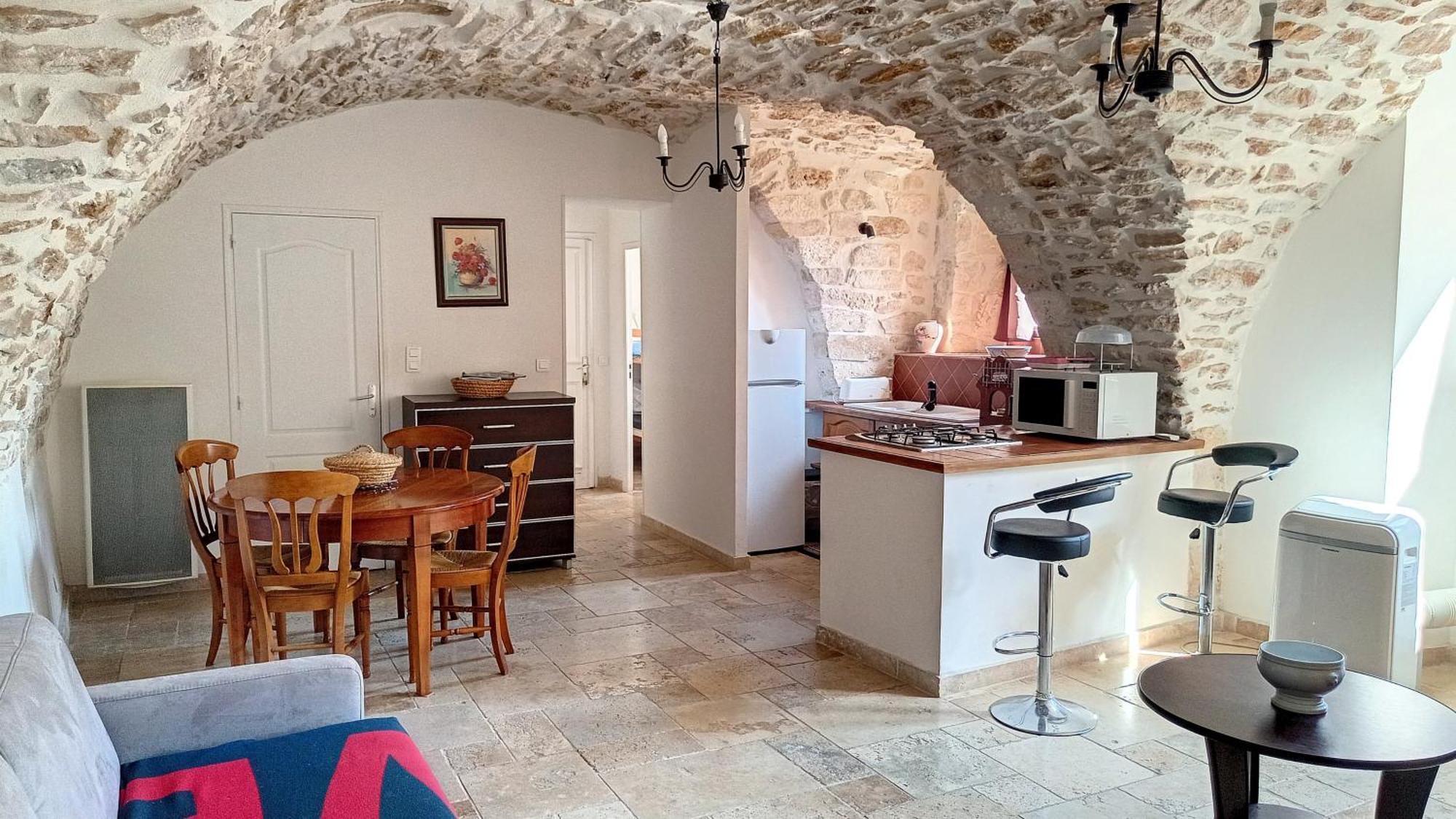 De La Place Du Chateau Ferienhaus Salavas