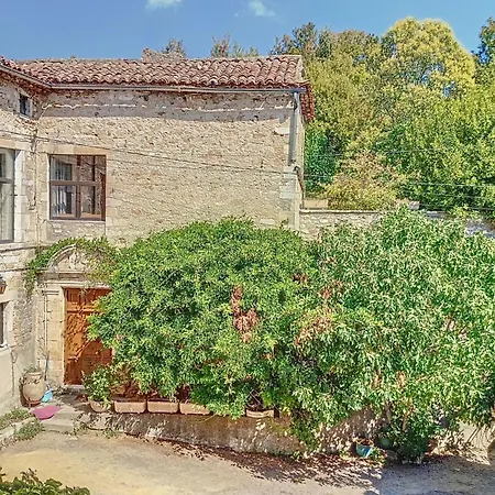Gites De La Place Du Chateau Salavas Exterior photo
