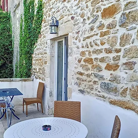 Gites De La Place Du Chateau Salavas Exterior photo