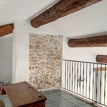 Gites De La Place Du Chateau Salavas Room photo