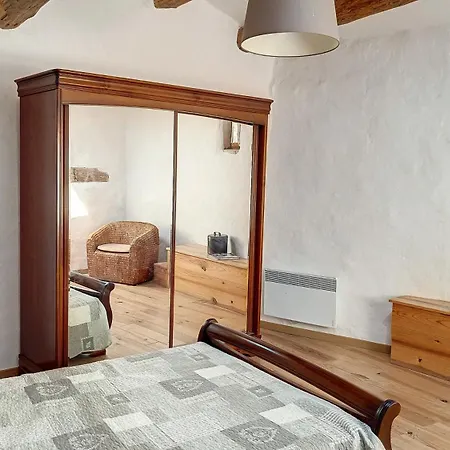 Gites De La Place Du Chateau Salavas Room photo
