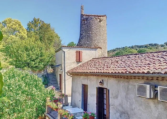Petit appart dans dépendance château Salavas