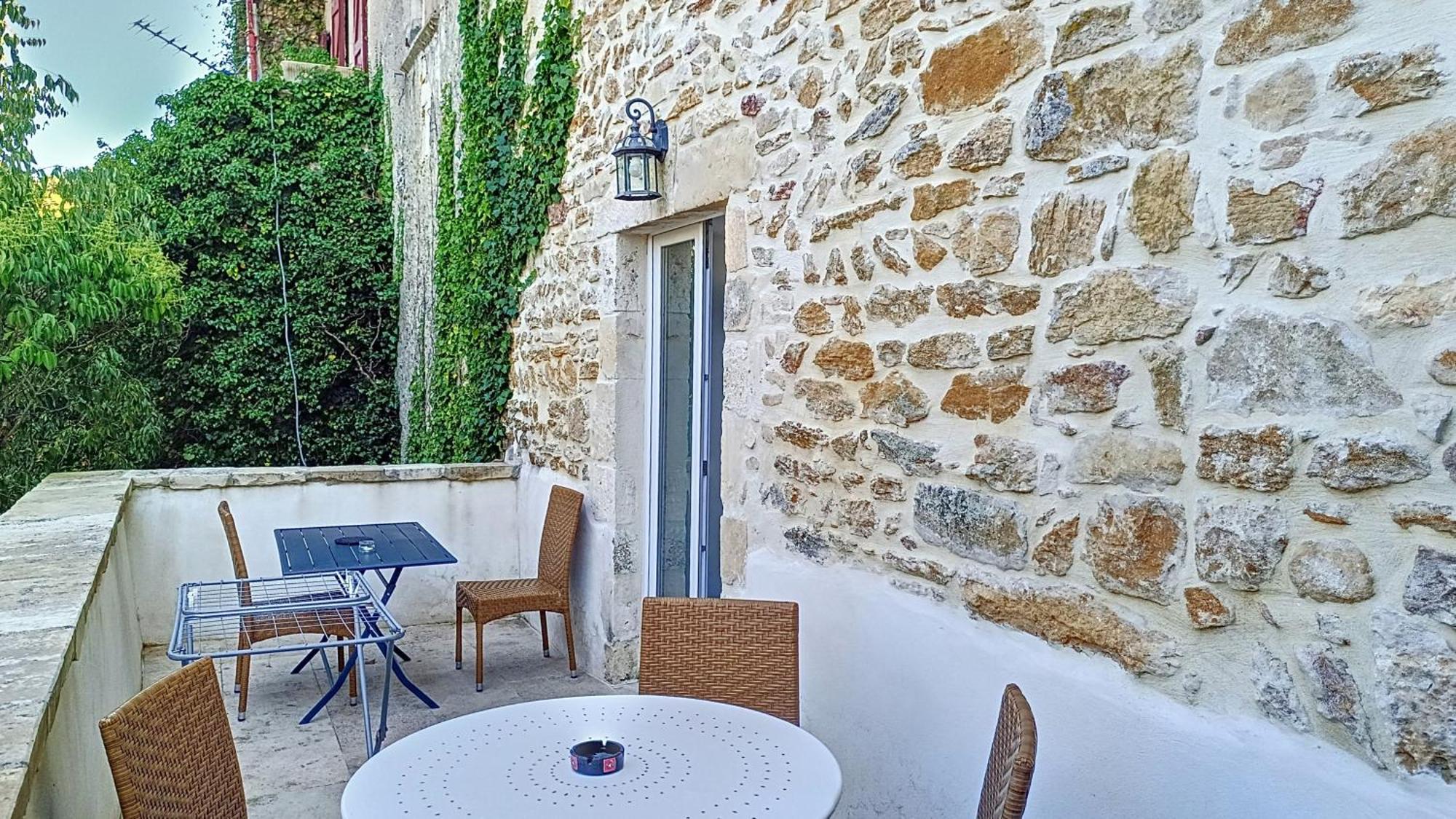Petit Dans Dépendance Château *