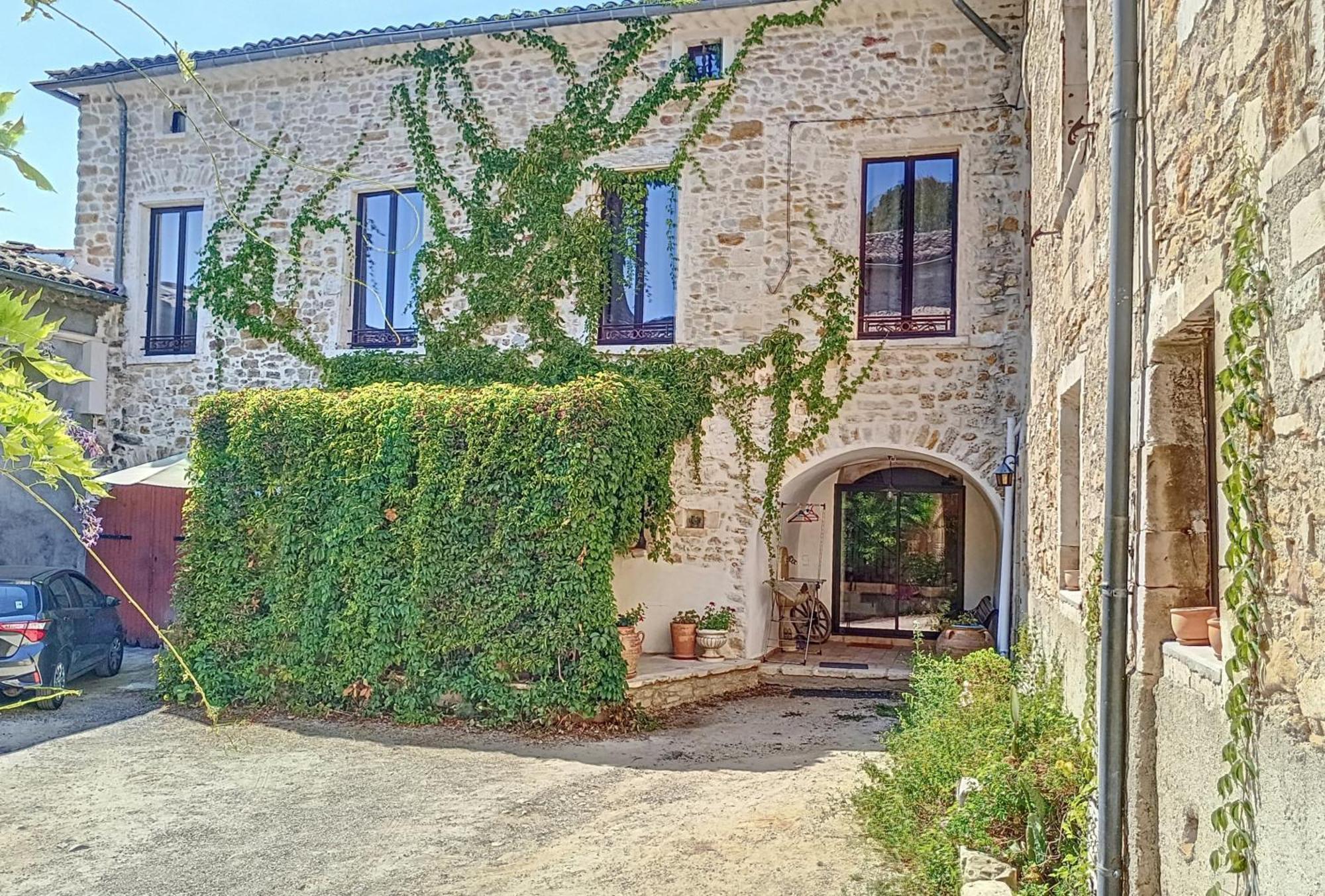 Petit Dans Dépendance Château *
