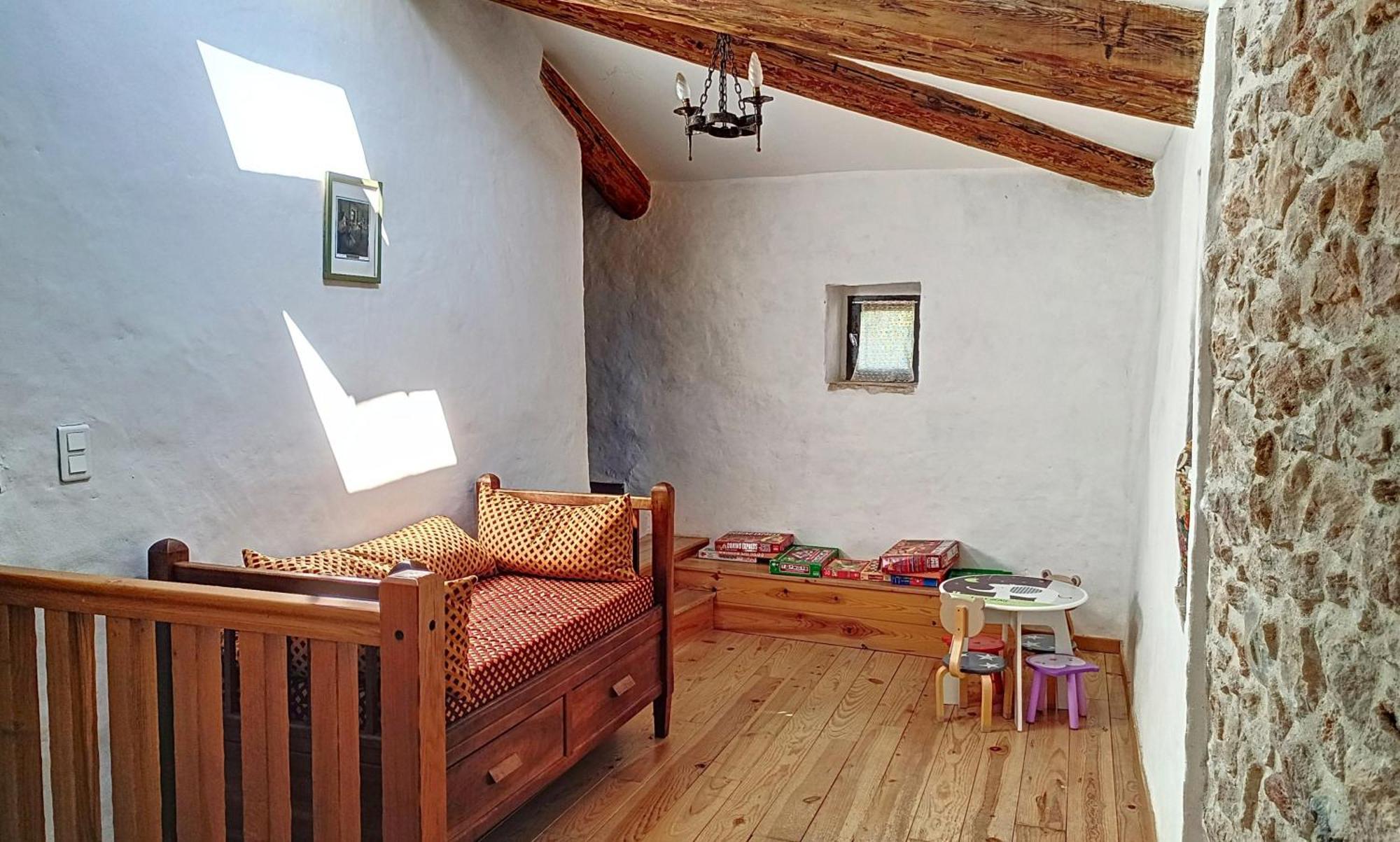 Petit Dans Dépendance Château * Salavas