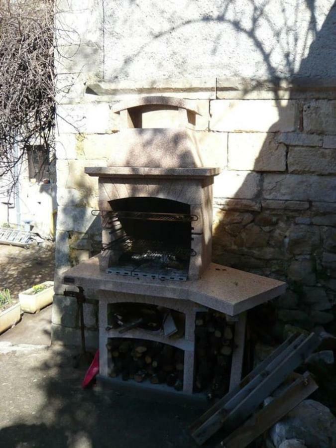 Petit Dans Dépendance Château